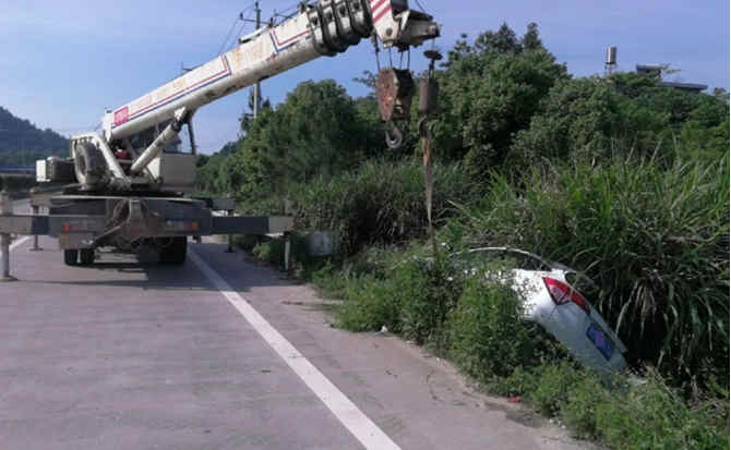 秦安重载吊车救援
